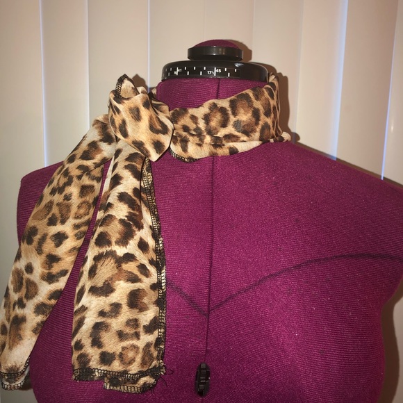 Leopard Scarf - Picture 5 of 5